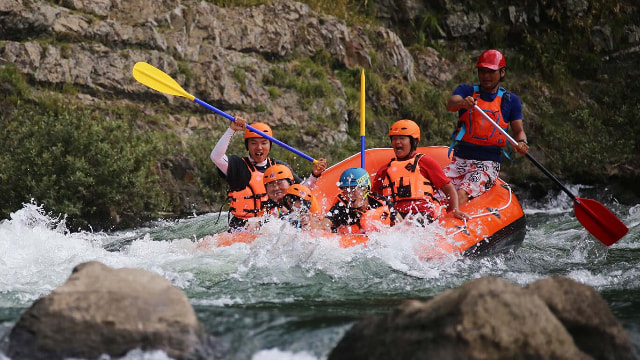 原尻の滝ボート遊泳の滝全景