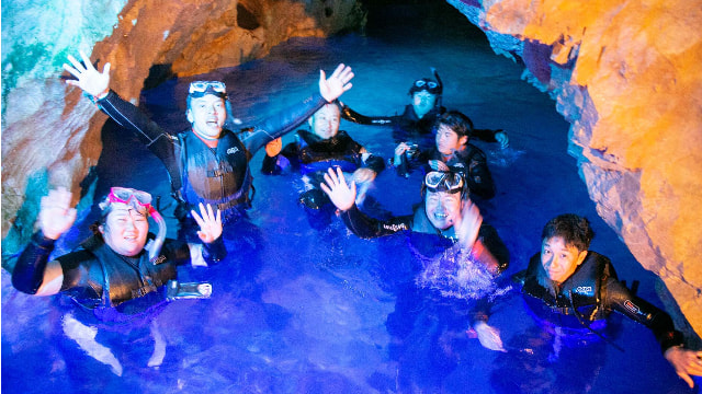 豊後大野稲積水中鍾乳洞でスノーケリング