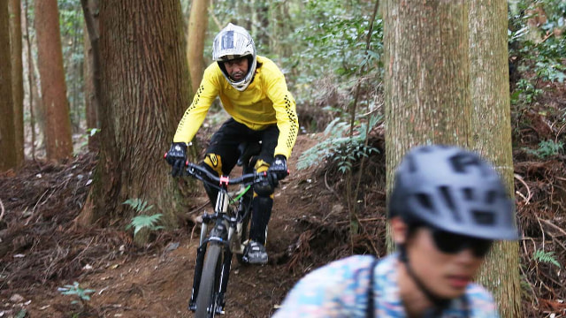 豊後大野でマウンテンバイクにチャレンジリバーパーク犬飼ラフティングの様子